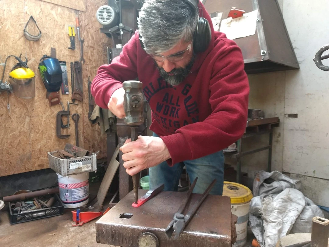 Forjando en el taller